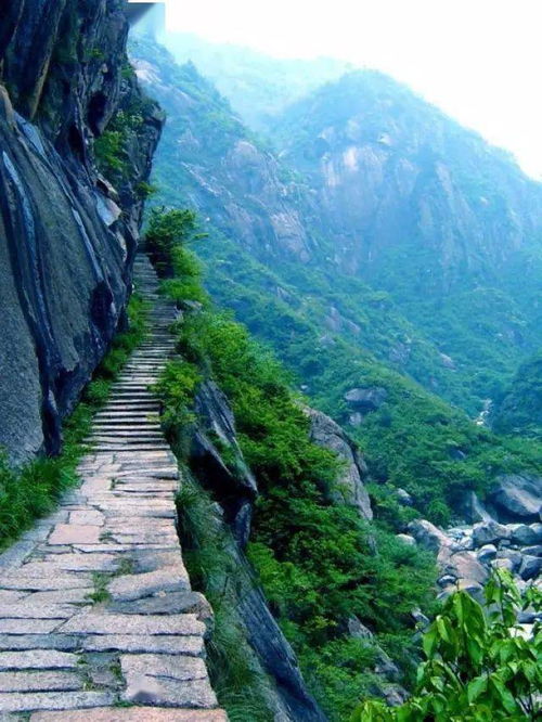 探索蜿蜒的古道,回味时间的痕迹:《暗世天歌山河赋》中的历史文化内涵与人文思考 探索蜿蜒的古道,回味时间的痕迹:《暗世天歌山河赋》中的历史文化内涵与人文思考